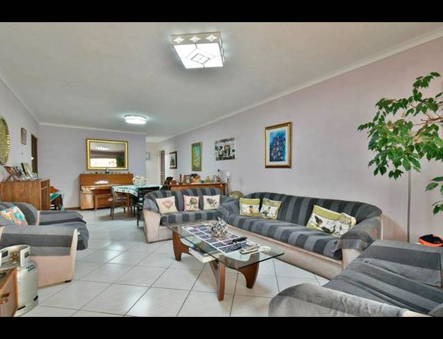 3 BEDROOM TOWNHOUSE FOR SALE IN GLENVISTA